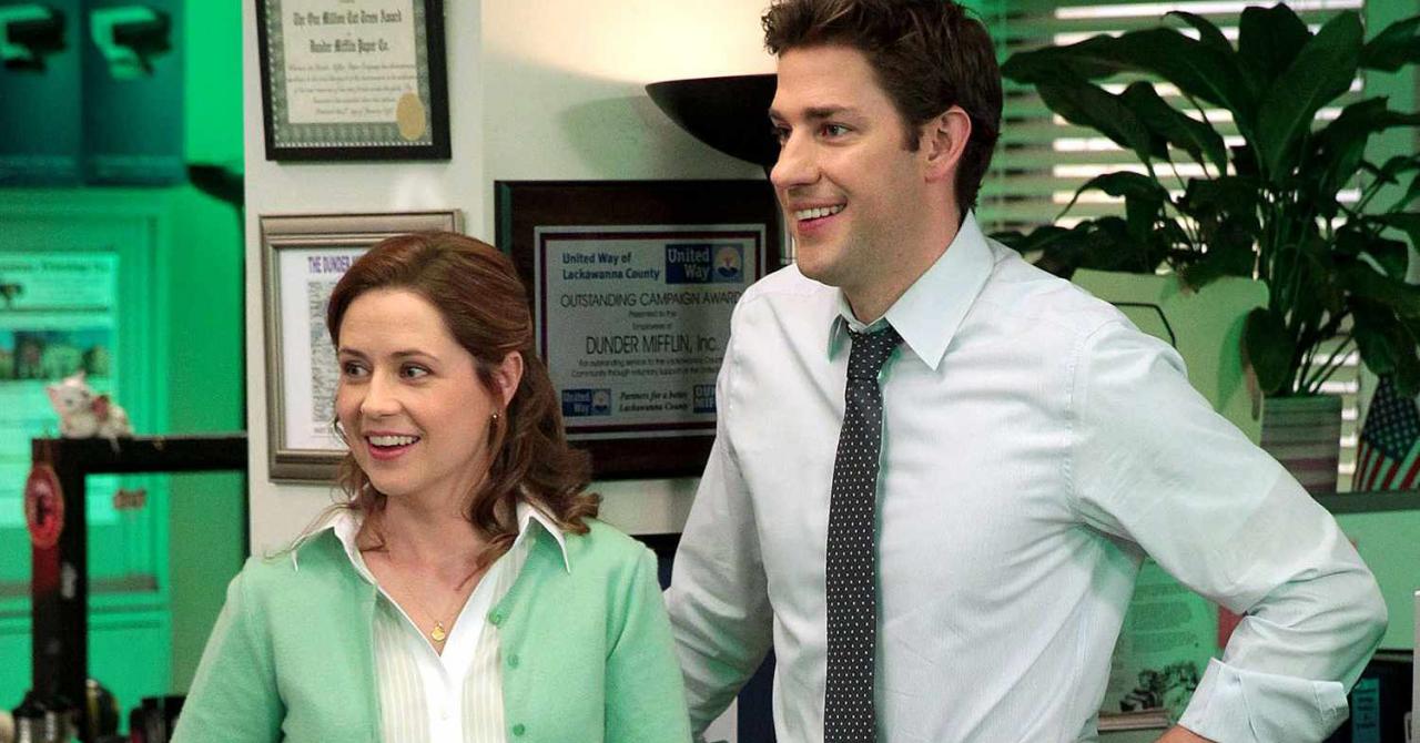 John Krasinski stole the Dunder Mifflin sign at the end of The Office!