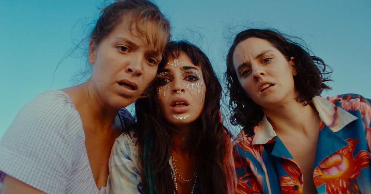 Women on the Balcony: shocking and trashy trailer for the new Noémie Merlant