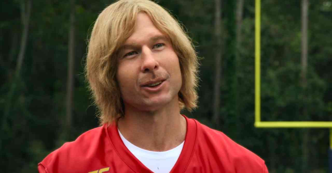 Glen Powell changes head for Chad Powers: trailer