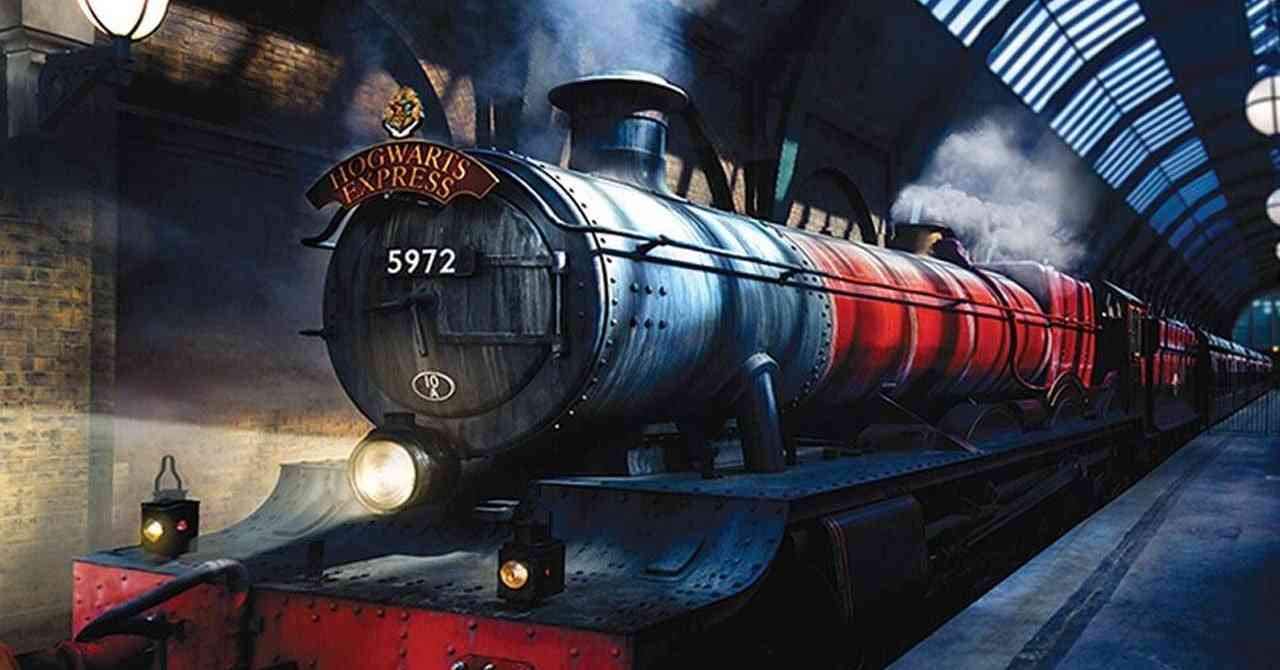The new Express Hogwarts from the Harry Potter series is revealed on video