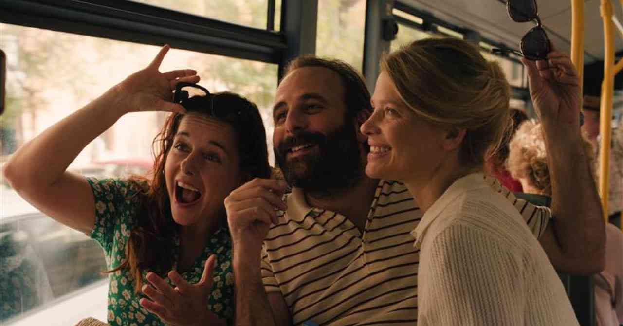 What is love triumphs at the 2 Valenciennes festival (prize list)