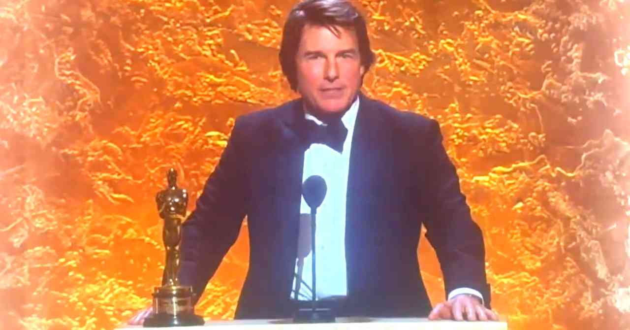Tom Cruise receives his first Oscar and delivers a moving speech