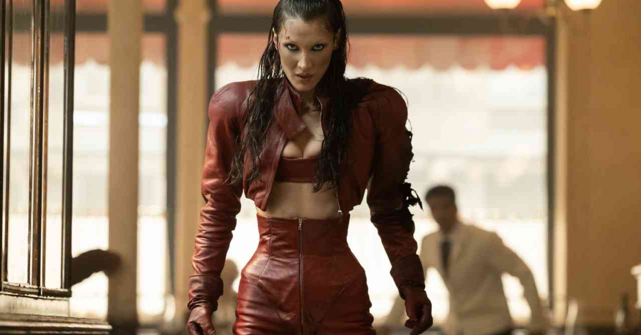 The Beauty: imperfect but seductive (review)