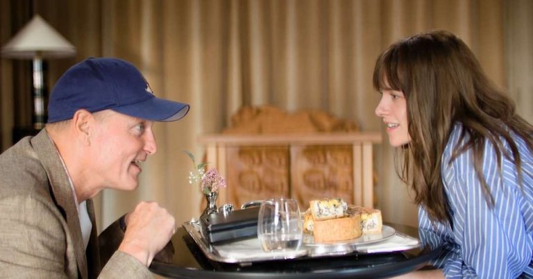 First image of the new Dupieux with Kristen Stewart and Woody Harrelson