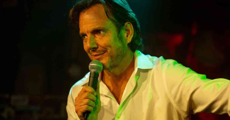 Is this thing on? : a vibrant rom’com’ (review)