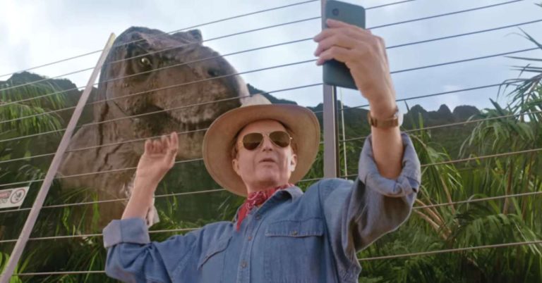 The huge ad that brings back the original Jurassic Park trio