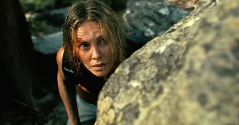 Charlize Theron hunted in a manhunt: Apex trailer