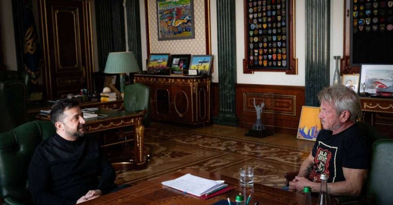 Sean Penn received another very special Oscar during his visit to Ukraine
