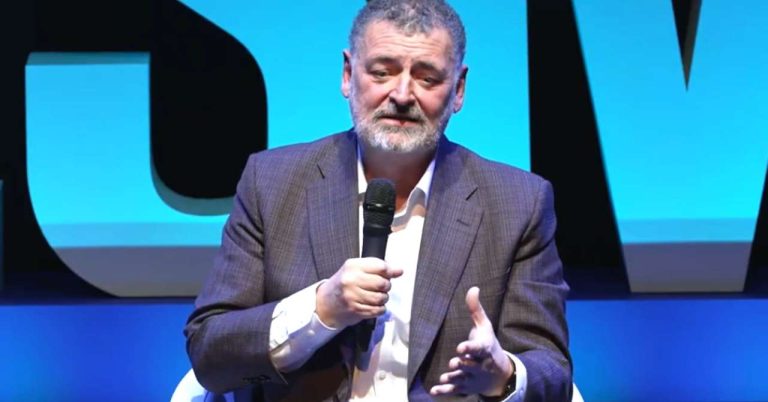 Steven Moffat: “We can always bring Sherlock back… not tomorrow, but it’s possible”