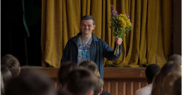 Stronger than me: a perfect blend of humor and sensitivity (review)