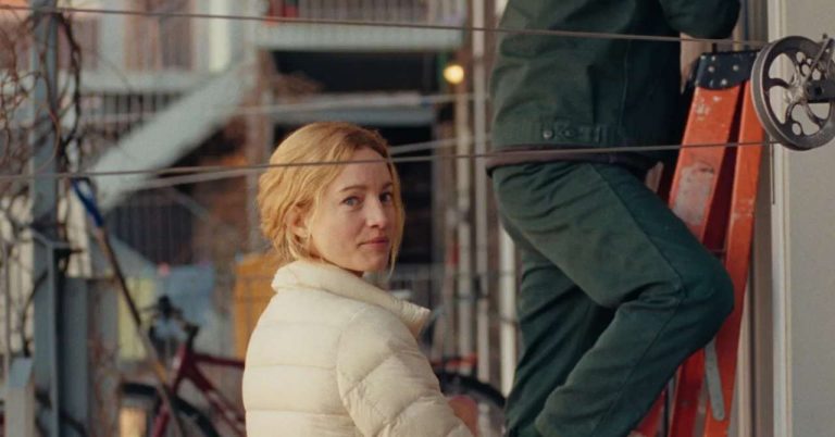 Two women and a few men: A piquant portrait of femininity (review)