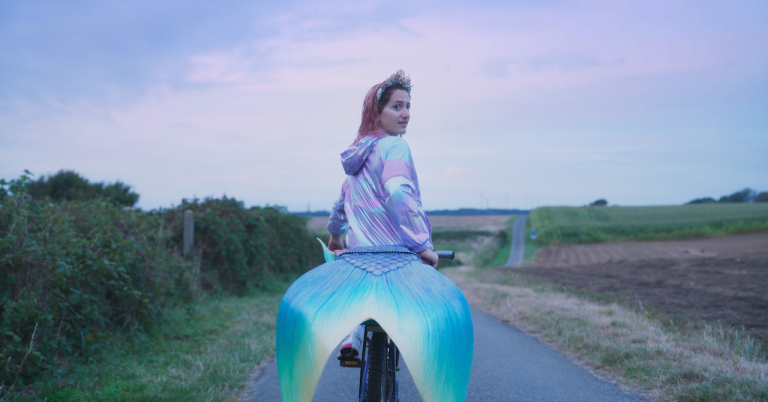 Aloïse Sauvage as a penniless mermaid: trailer