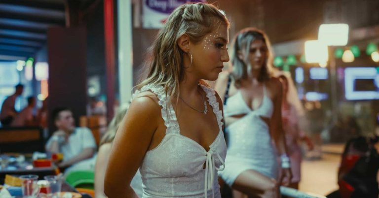 How to Have Sex on France 4: a subtle analysis of consent and first emotions (review)
