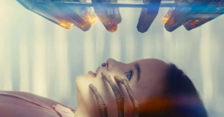 What are the early reviews saying about Spielberg's Disclosure Day?
