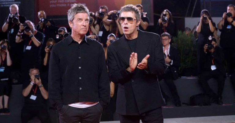 After their phenomenon tour, the Gallagher brothers give themselves a standing ovation in Venice
