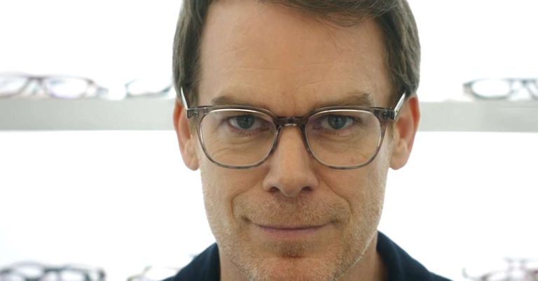 Dexter has glasses in the first teaser for Resurrection, season 2
