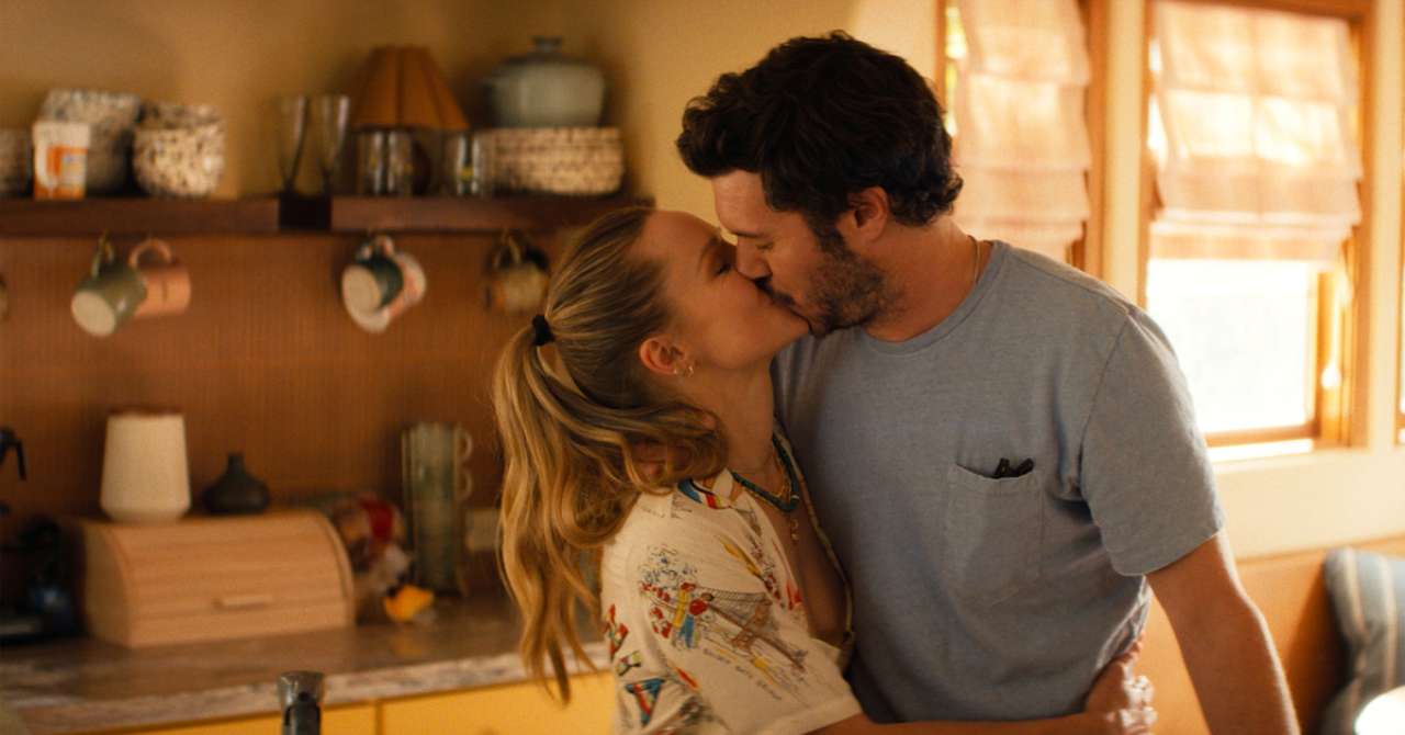 Nobody Wants This, season 3: the trailer where they move in together