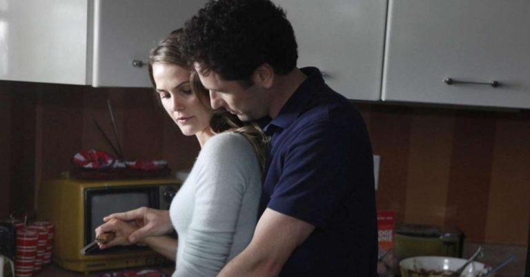 Keri Russell shares her passionate story with Matthew Rhys in the dressing room of The Americans
