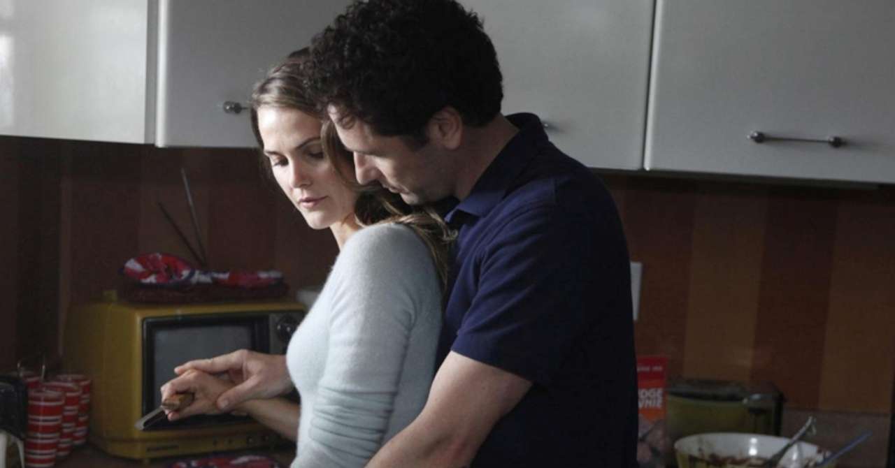 Keri Russell shares her passionate story with Matthew Rhys in the dressing room of The Americans